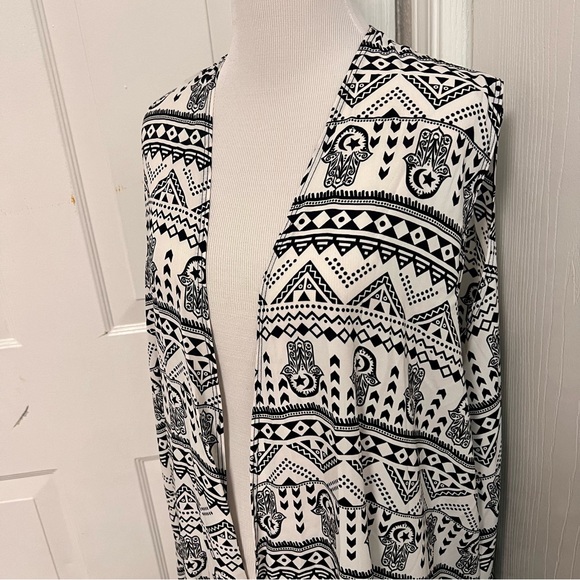 LulaRoe Joy Duster Hamsa E1 - Picture 2 of 5